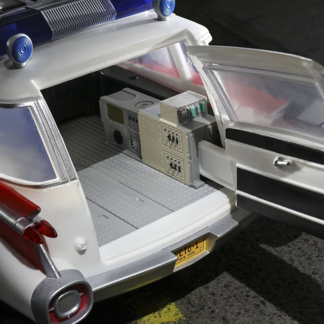 Ghostbusters Plasma Series Ecto-1 (1984), 1:18 Scale Toy Car