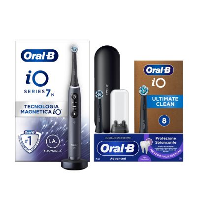 Oral-B Spazzolino Elettrico iO 7 Nero, 2 Testine, 1 Custodia Da Viaggio &plus; Oral-B Dentifricio Advanced Protezione Sbiancante (75 ml) &plus; Oral-B Testine di Ricambio iO Ultimate Clean Nere, Confezione da 8 Testine
