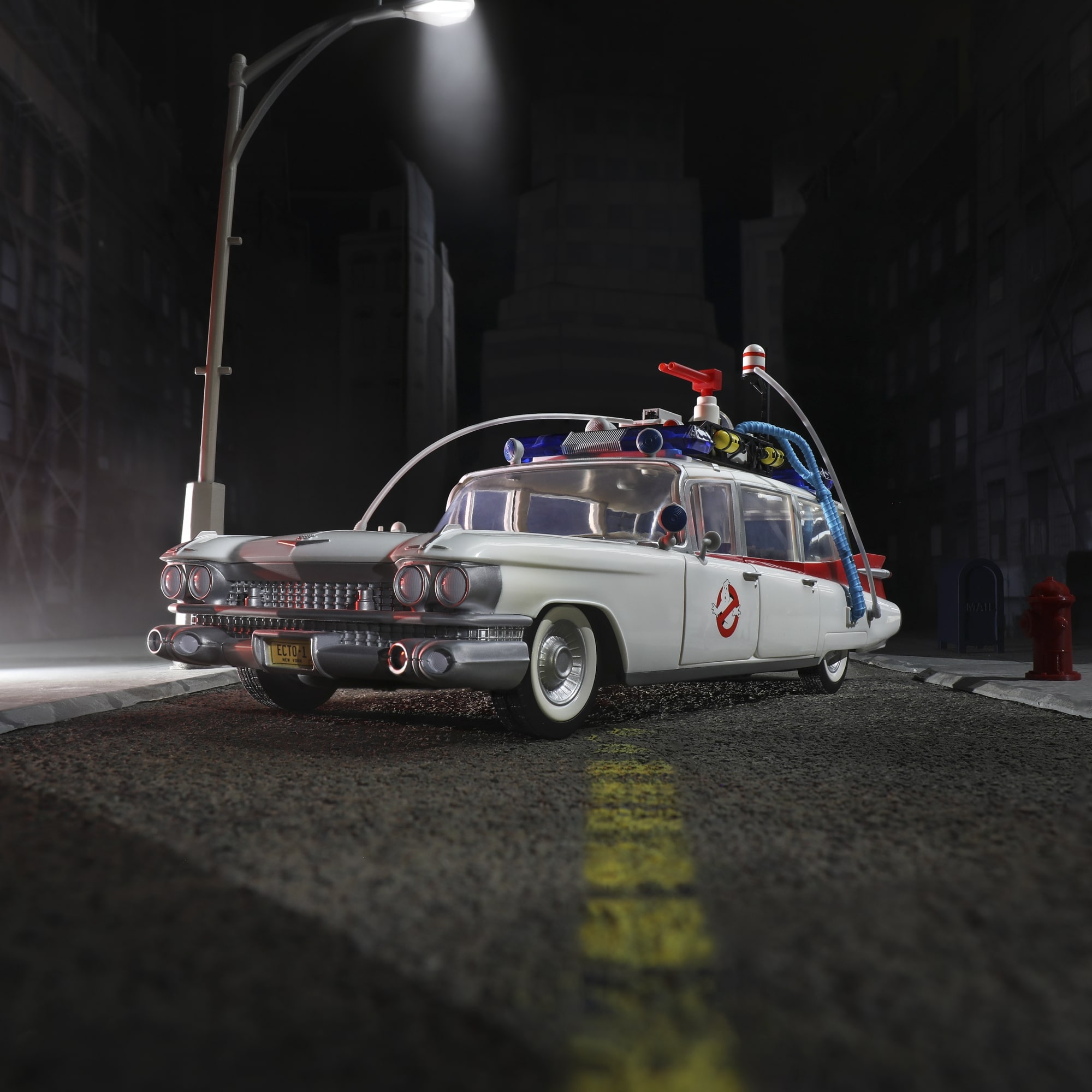 Ghostbusters Plasma Series Ecto-1 (1984), 1:18 Scale Toy Car ...