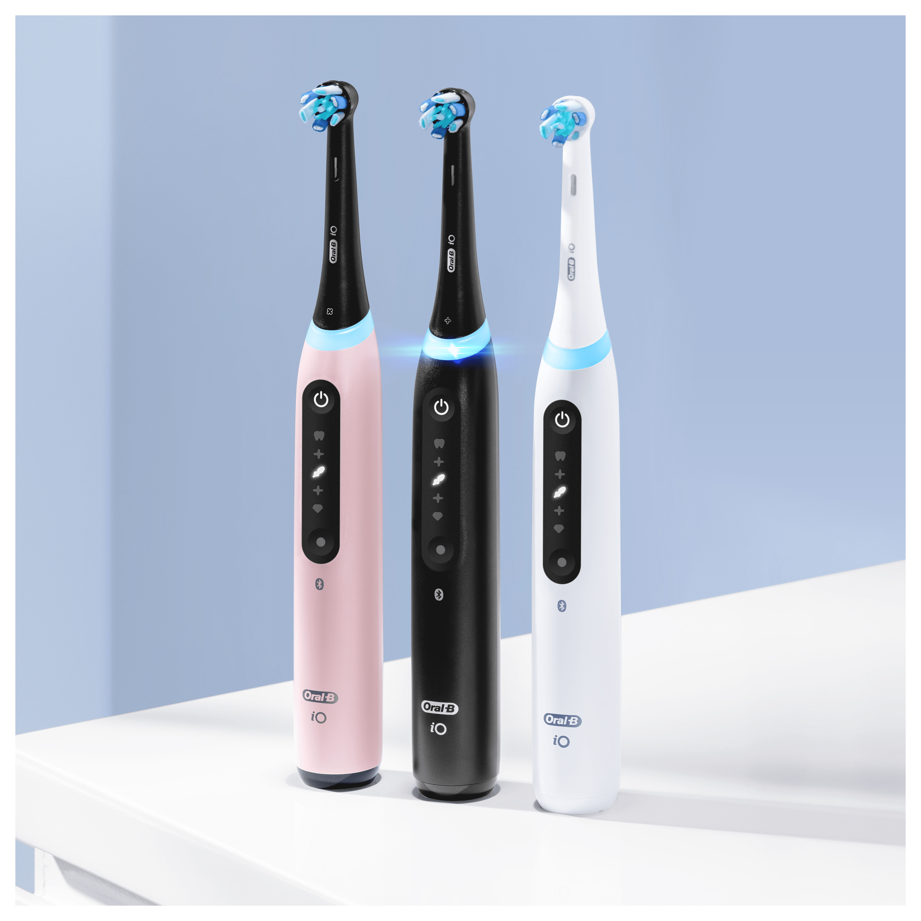 Oral-B iO 5 Pack Doble de Cepillos Eléctricos Blanco y Negro con 4+5 cabezales y estuche de viaje