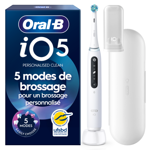 Oral-B iO 5 Blanche Brosse à dents électrique avec brossette: retailer-supplied image