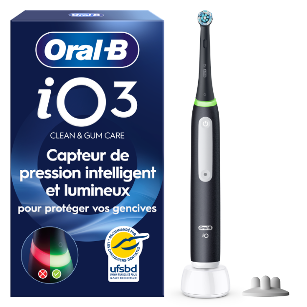 Oral-B iO 3 Noire Brosse à dents électrique avec brossette: retailer-supplied image
