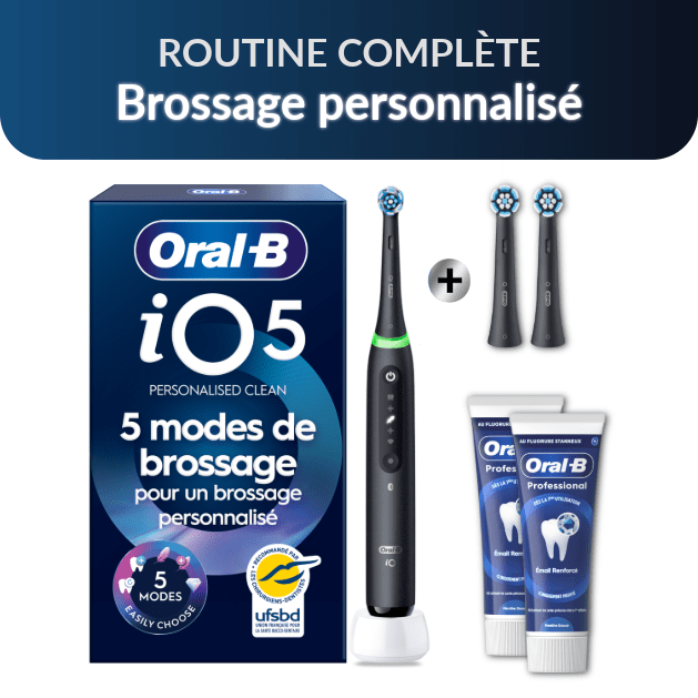 Oral-B iO5 Routine Complète: Brossage personnalisé | Brosse à dents électrique iO5 Noire avec étui de voyage + 2…: retailer-supplied image