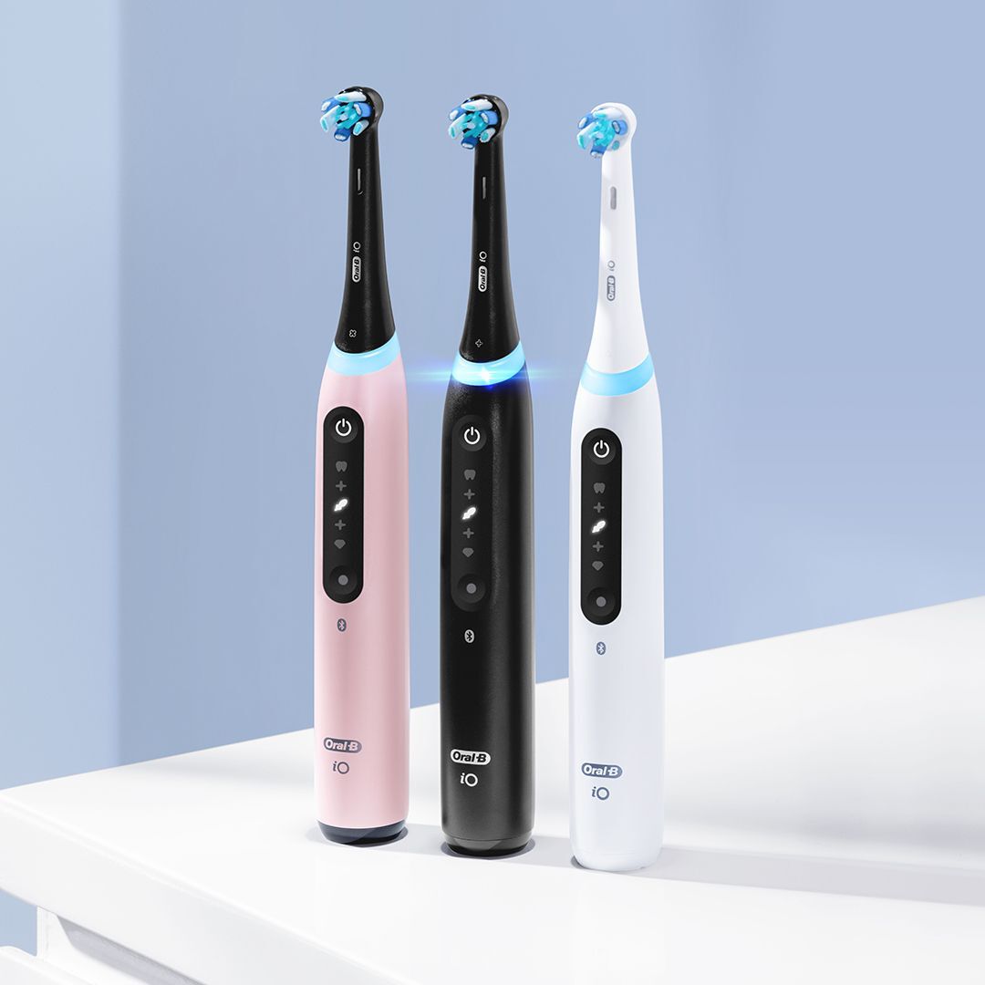 Oral-B iO 5 Noire Brosse à dents électrique avec brossette